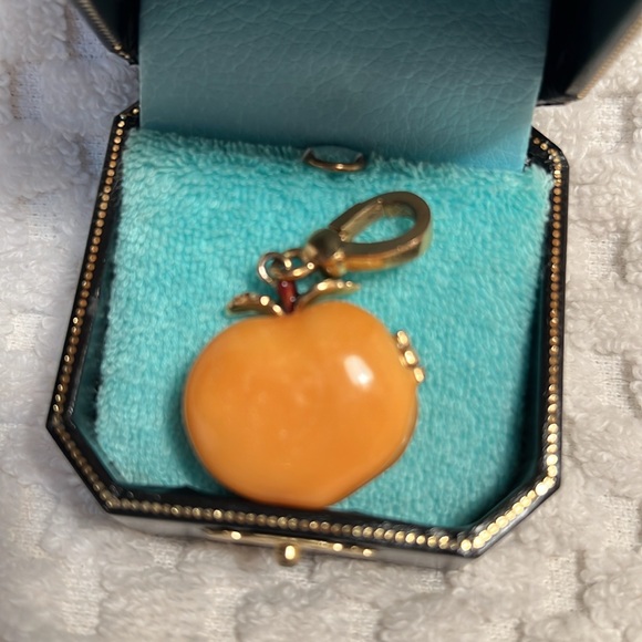 Juicy Couture Peach Charm - Picture 2 of 3